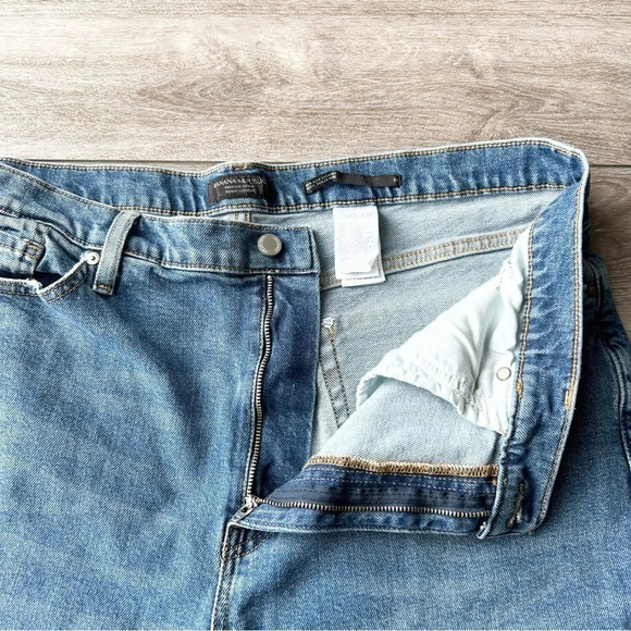 Banana Republic High Rise Straight Distressed  Jean Zion
Wash Denim - Picture 10 of 16